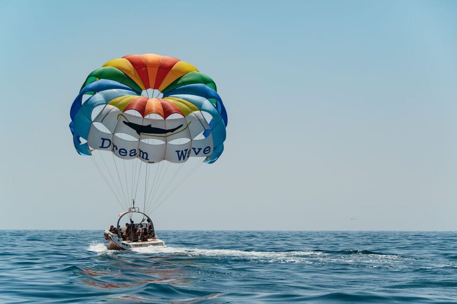 Albufeira: Parasailing Boat Trip - Photos, music, and the little extras
