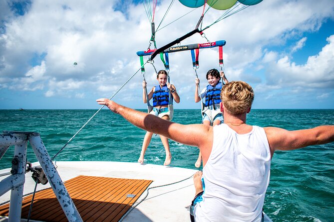 Aruba Parasailing Experience from Noord - Leaving Palm Beach for open water