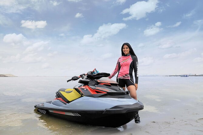 Bali Watersport Package: Parasailing Adventure, Jet Ski, Banana and Donut Boat - Changing rooms, lockers, and the practical details