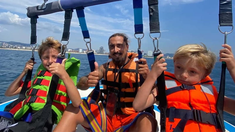 Barcelona: Parasailing with panoramic views over the sea - A Friendly Crew and a Few Practical Limits