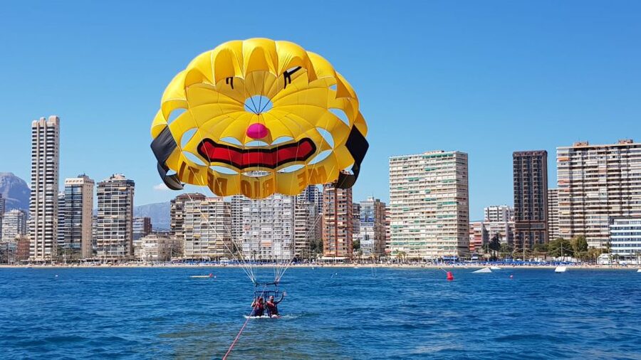 Benidorm: Parasailing Boat Trip with Costa Blanca Views - Small details that improve the experience