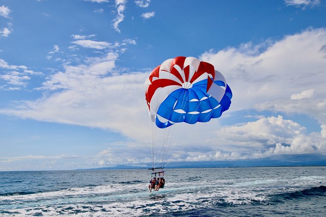 Boat Parasailing with Aguas Azules - Taking off from Espadilla Beach in Manuel Antonio