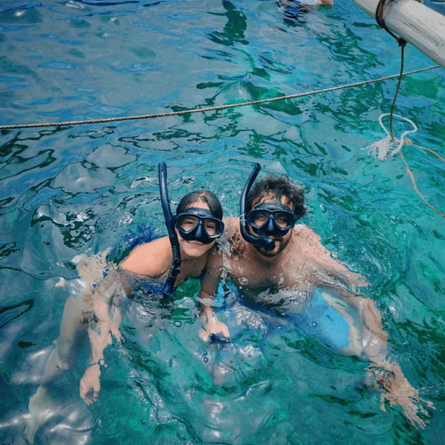 Boracay: Island Hopping with Lunch and Parasailing - Meeting at Plato D Boracay