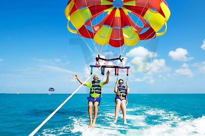 Catamaran Experience to Ile aux cerf: incl: Parasailing, Lunch, GRSE & Transfer - Snorkeling in the Trou d’Eau Douce lagoon