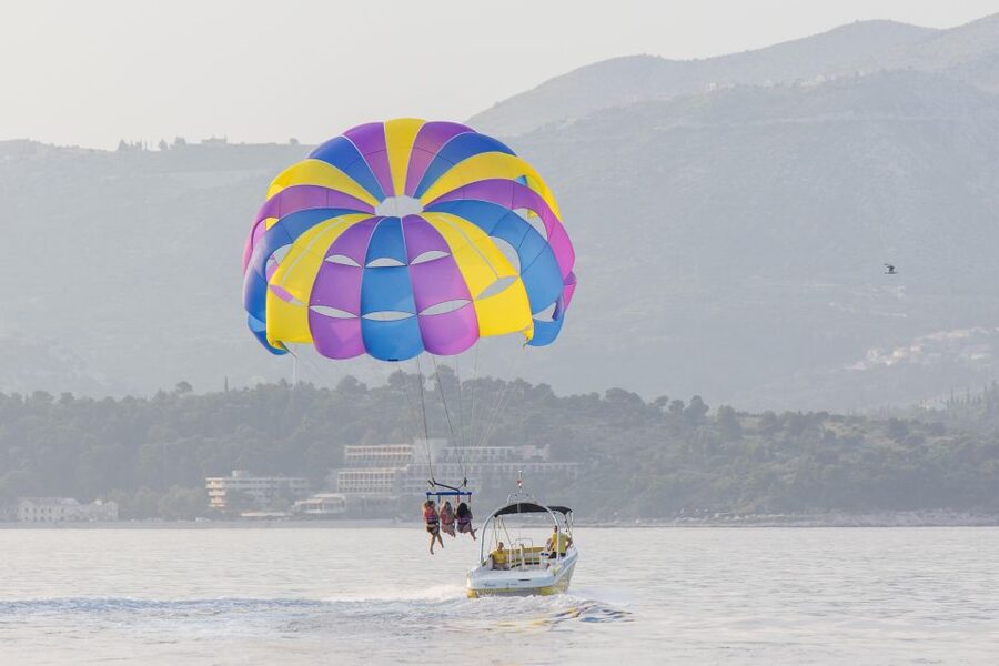 Cavtat: Parasailing - Wind, waiting, and the one-hour booking window