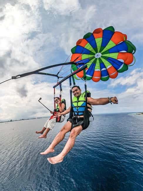 Cebu: Parasailing Ride Experience - Sharing the ride with a friend