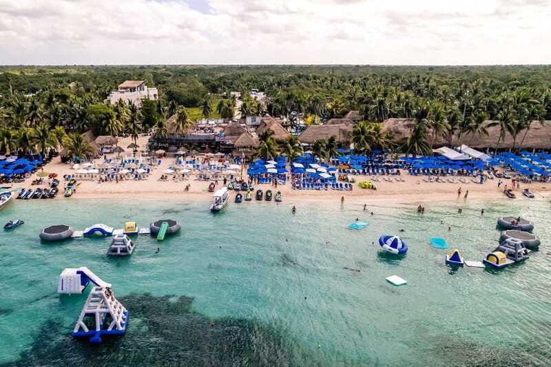 Cozumel: Best Parasailing Experience + Locker - Pool, Wi-Fi, shower, and locker access