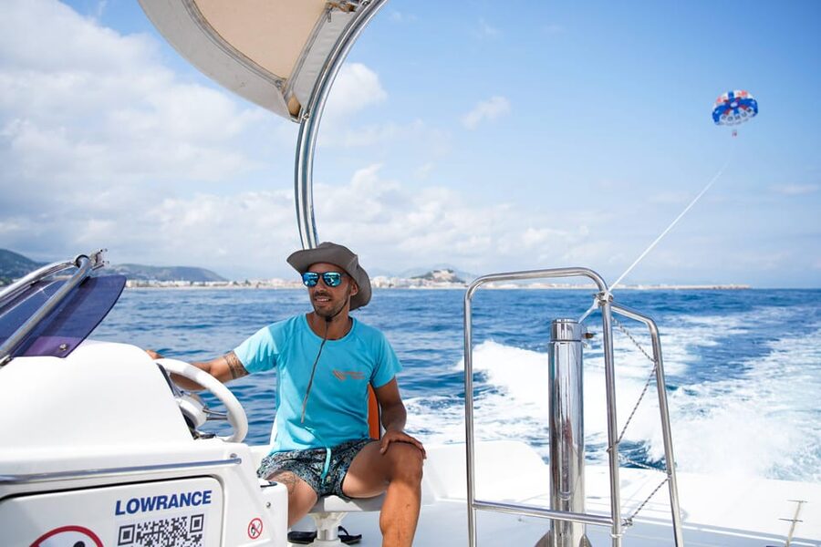 Dénia: Boat Trip & Parasailing Experience with Sunset Option - How the crew affects the experience