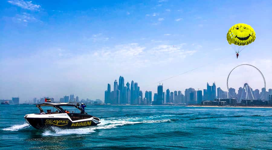 Dubai Jumeirah Parasailing adventure with breathtaking views - What happens at Dubai Harbour Yacht Club