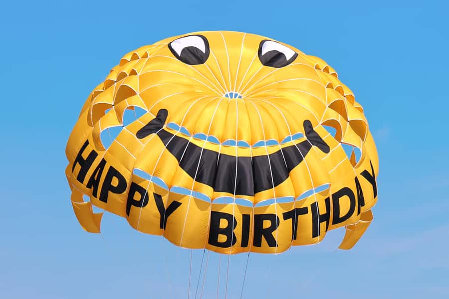 Dubai: Parasailing with Happy birthday Parachute JBR & Palm - The Staff Can Make the Difference