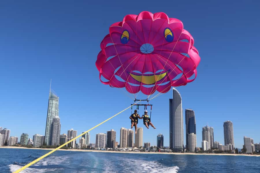 Gold Coast: Parasailing in Surfers Paradise - Key points at a glance
