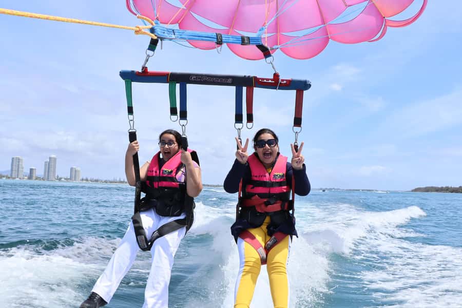Gold Coast: Parasailing in Surfers Paradise - Leaving Marina Mirage for the Broadwater