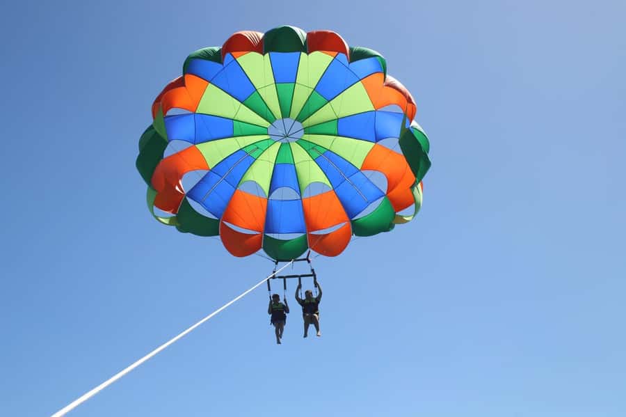 Gold Coast: Surfers Parasailing with Free Photos - Free photos and bringing your own camera