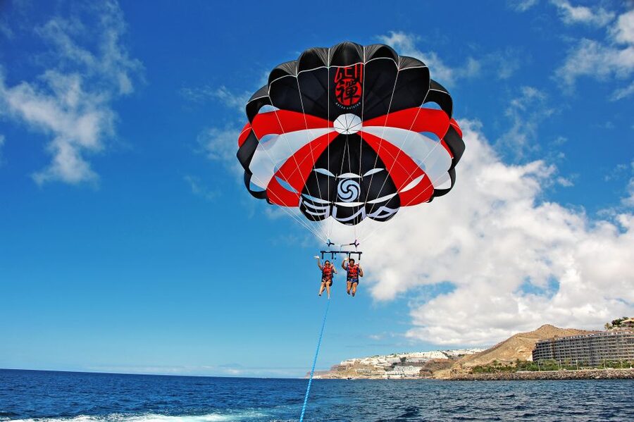 Gran Canaria: 1 to 3 Person Parasail over Anfi Beach - Who will enjoy this most
