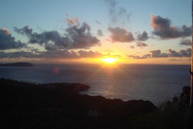 Half-day Tour in Diamond Head Sunrise and Parasail - Starting at 5 a.m. in Waikiki