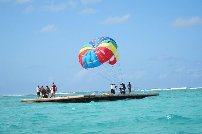 Ile aux Cerf: Speed boat with Parasailing & Tube Riding and Lunch - Parasailing over the east-coast water