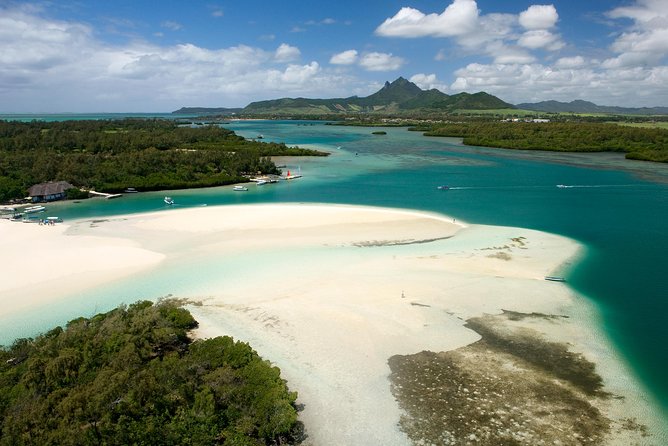 Ile aux Cerf: Speed boat with Parasailing & Tube Riding and Lunch - Undersea walking in the coral garden