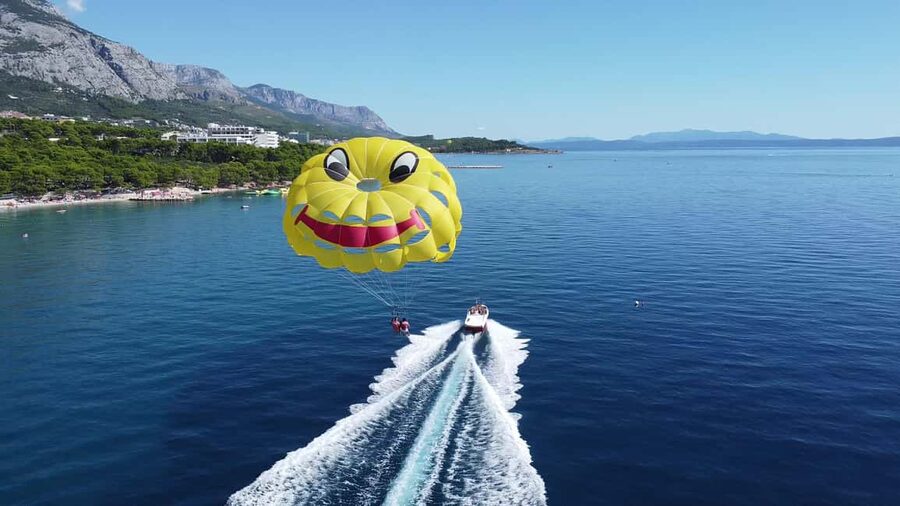 Makarska: Parasailing Experience - MPL Nautika - Setting out from Makarska harbor