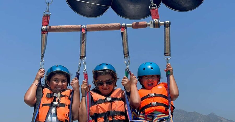 Marbella: Parasailing Flight from Puerto Banus - Up to 650 feet over Marbella