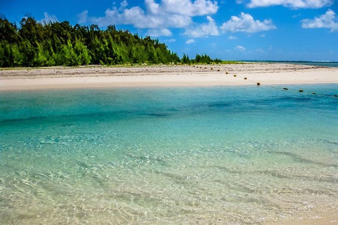 Marvelous Ile aux Cerf island: Speed Boat, Parasailing, Lunch & GRSE waterfall - Four hours around Ile aux Cerfs