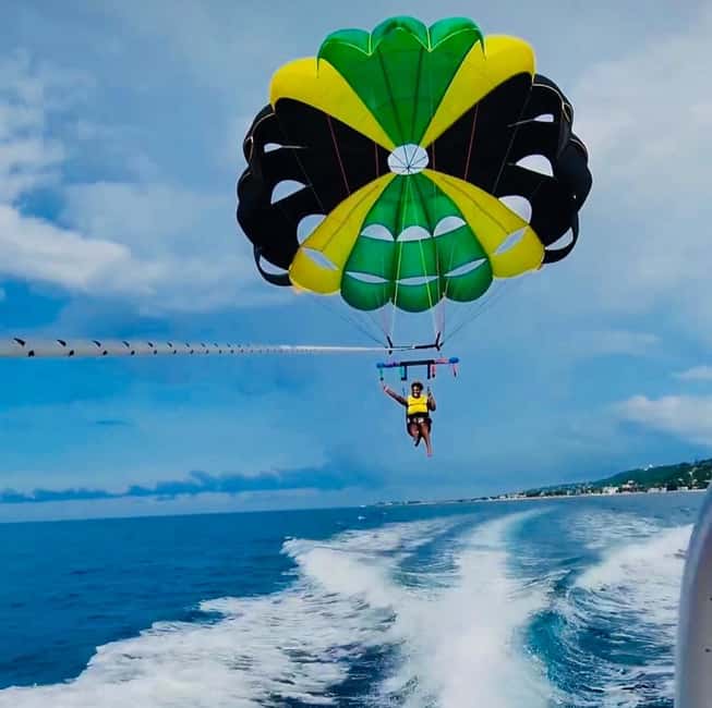 Montego Bay: Parasailing Adventure tickets - Flying above Montego Bay for 18 minutes