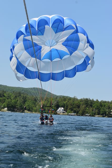 New York: Lake George Parasailing Experience - Landing upright on the boat