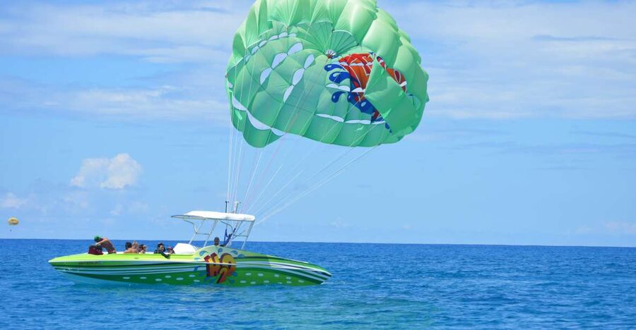 Oahu: Parasail on Maunalua Bay with Diamond Head Views - The Pacific Ocean dunk