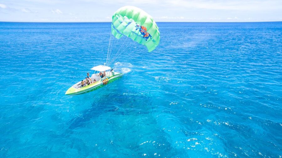 Oahu: Parasail on Maunalua Bay with Diamond Head Views - Who will enjoy this most