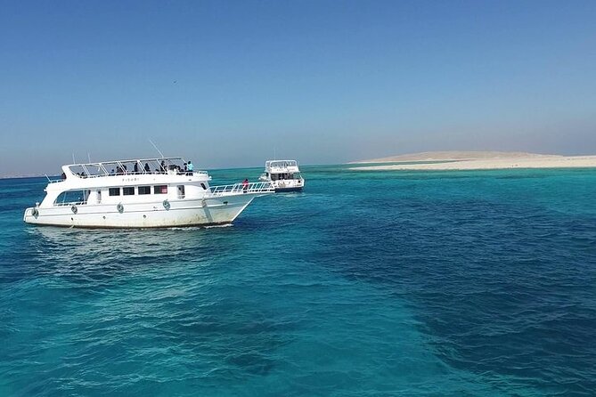 Orange Bay Island, sea trip Parasailing & Water Sports - Hurghada - The guide and group experience