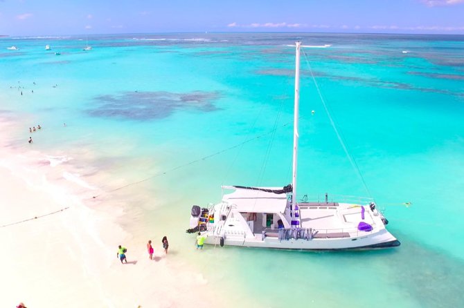 PACKAGE DEAL Catamaran- Snorkeling - Hooka Diving - Parasailing - Hotel pickup and the 2:00 p.m. start