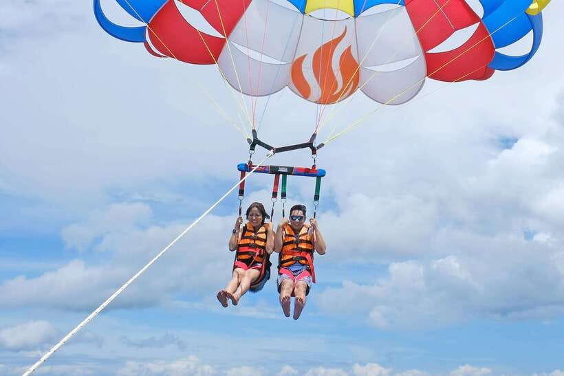 Panglao: Solo or Tandem Parasailing Experience near Alona - Timing your ride around Alona Beach
