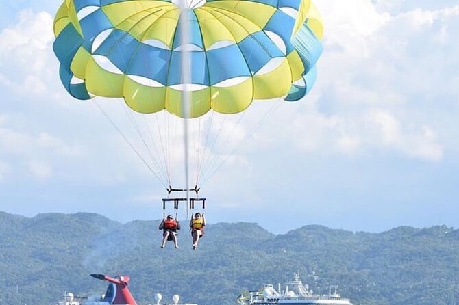 Parasailing activity in Montego Bay with lunch and transfer - What the 15-minute flight feels like