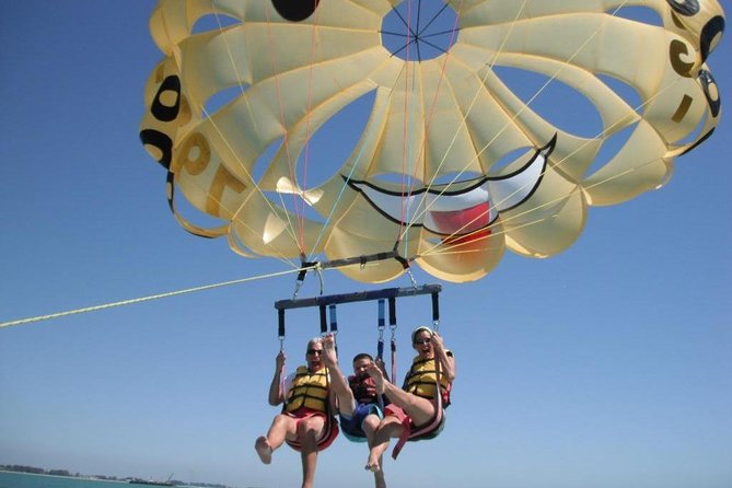 Parasailing Adventure above the Gulf of Mexico - Key points to know before you book