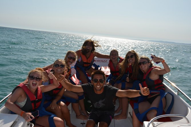 Parasailing from Vilamoura - Language and customer service details