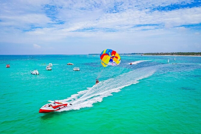Parasailing in Bavaro - Flying above Playa Los Corales