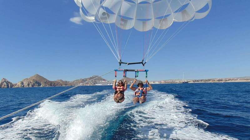Parasailing in Cabo San Lucas - Medano Beach or the cruise-ship meeting point