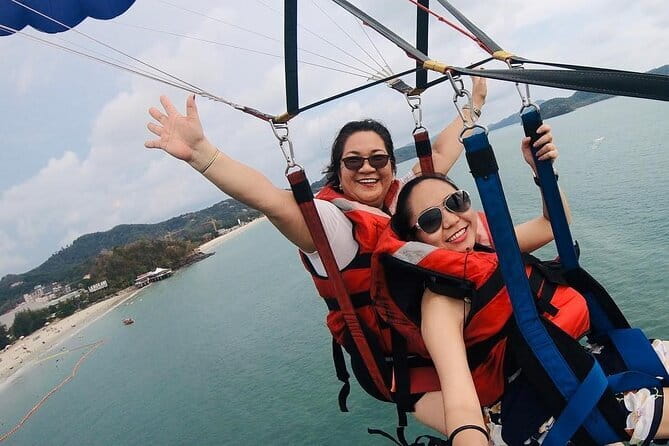 Parasailing in Langkawi - Choosing between a single and double flight