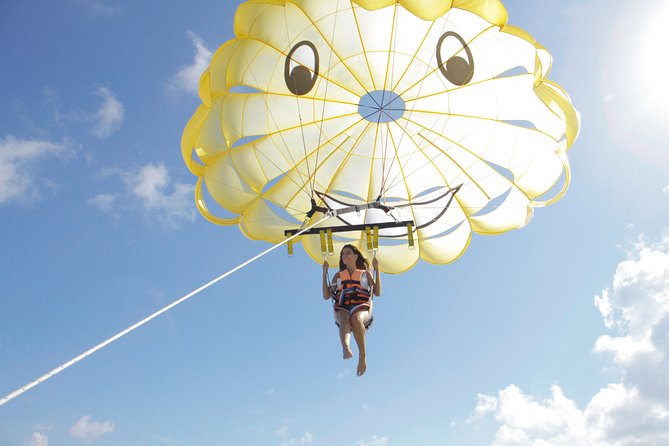 Parasailing in Playa del Carmen with transfer - The real price: $129 plus the dock fee