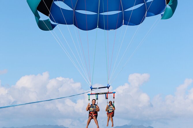 Parasailing in Waikiki from Oahu Hawaii - Safety, nerves, and motion sickness