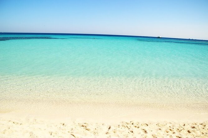 Parasailing off the coast of Sharm el Sheikh - From your hotel to the Sharm el Sheikh port