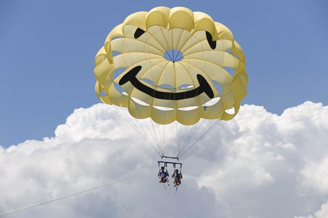 Parasailing Palm Beach - Safety gear and the ride up