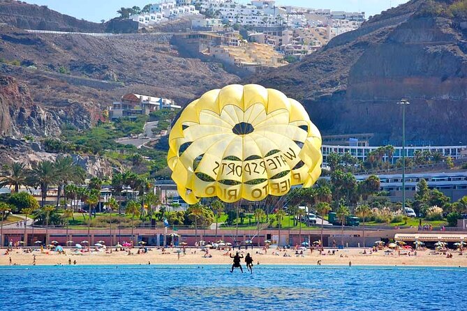 Parasailing Tours Puerto Rico - A 10-meter boat and a proper launch platform