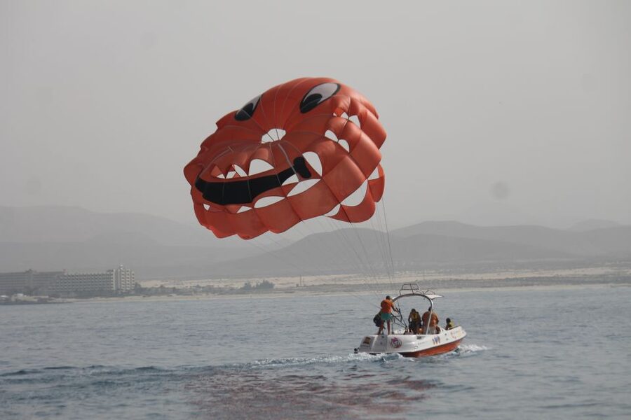 Puerto del Carmen: 10-Minute Parasailing Expereince - What you see above the Atlantic