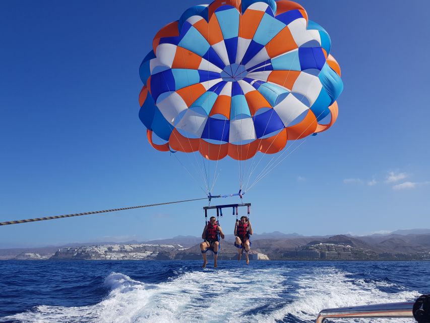 Puerto Rico de Gran Canaria : Parasailing - Who will enjoy this most