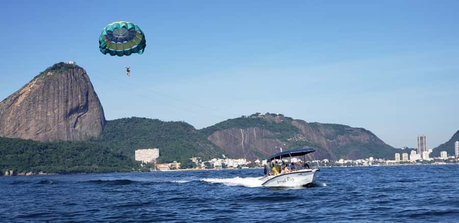 Rio de Janeiro: 2-Hour Boat Trip with Parasailing - Choosing between Urca and Niteroi