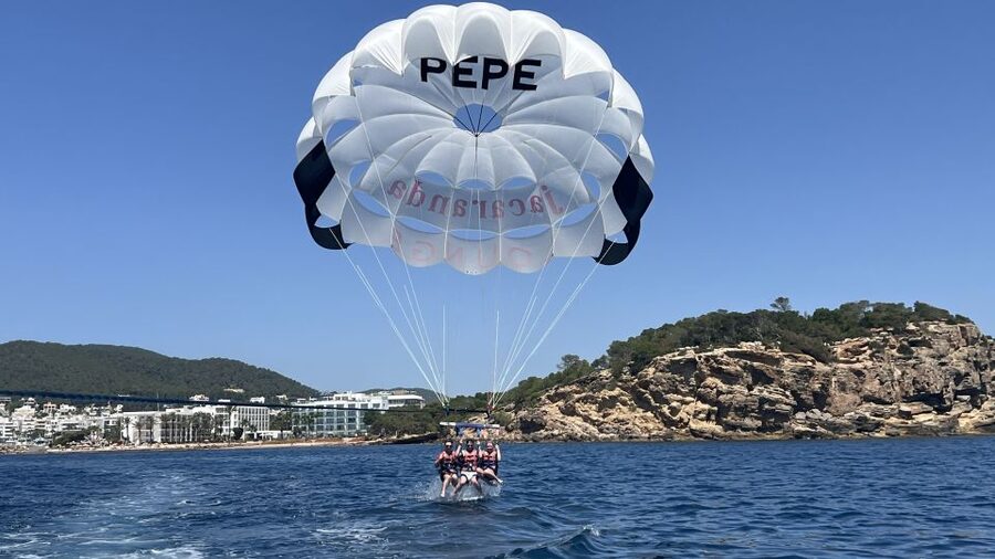 Santa Eulària des Riu: Parasailing Boat Cruise with Drinks - Taking off from Santa Eulària
