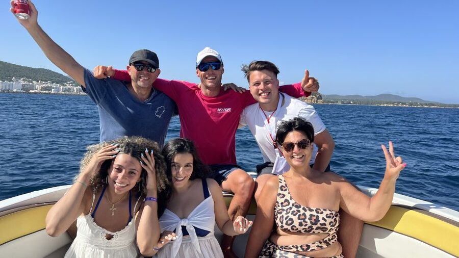 Santa Eulària des Riu: Parasailing Boat Cruise with Drinks - What the crew does well