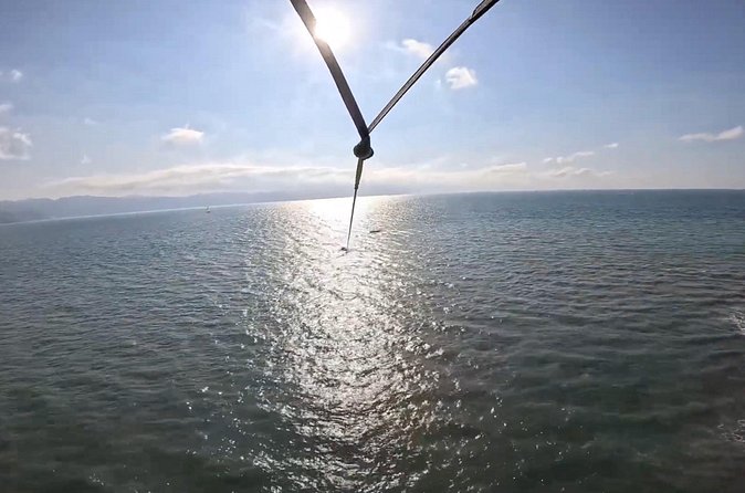 Solo Parasailing Experience in Puerto Vallarta - Staff support and the family angle