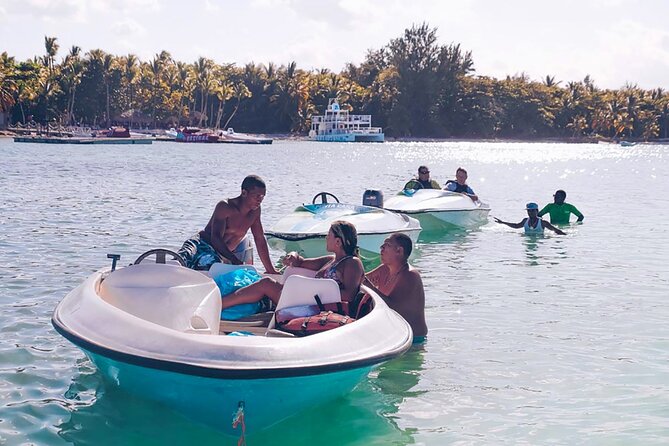 Speed Boat Activity with Snorkeling and Parasailing in Punta Cana - The hotel pickup and changing hands