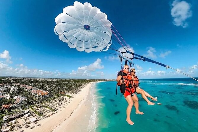 Tours Parasailing Punta Cana - Flying above Bavaro’s white-sand coast